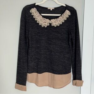 Le Lis Elegant Black and Tan Lace Collar Top